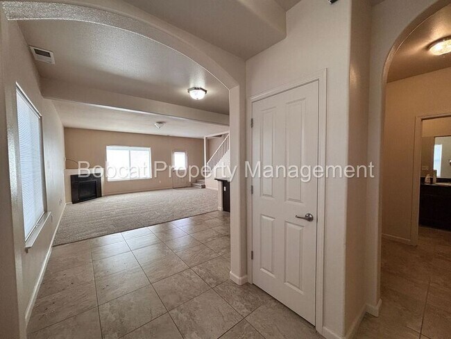 Foto del edificio - 825 Cassidy Ct