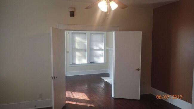 Foto del edificio - 1 Bed, 1 Bath duplex in Junius Heights