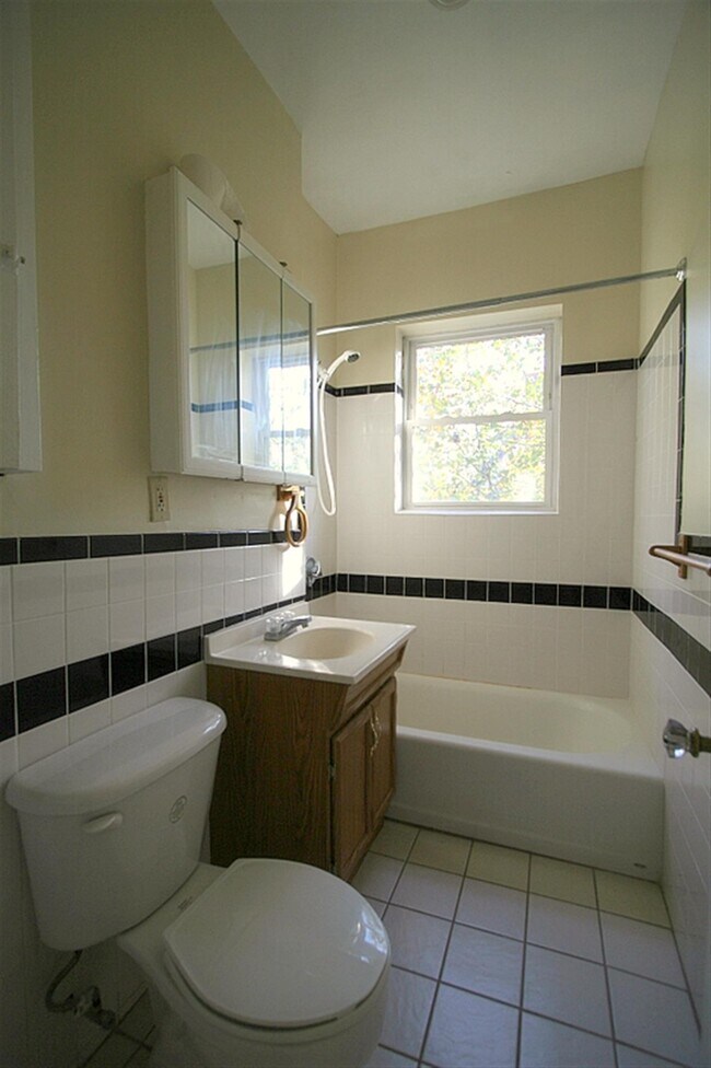 Building Photo - 10 Wendell St