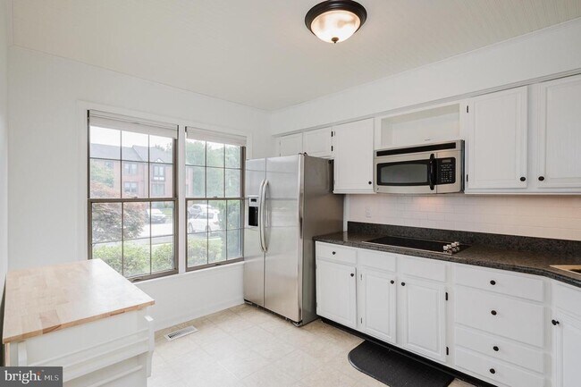Building Photo - 27 Faraday Dr
