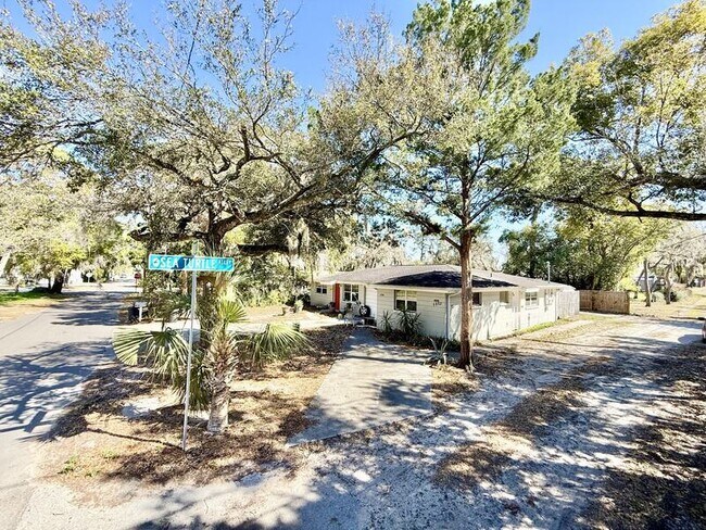 Foto del edificio - 5852 Monroe St