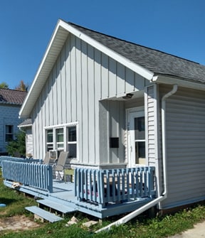 Building Photo - 281 E 9th St