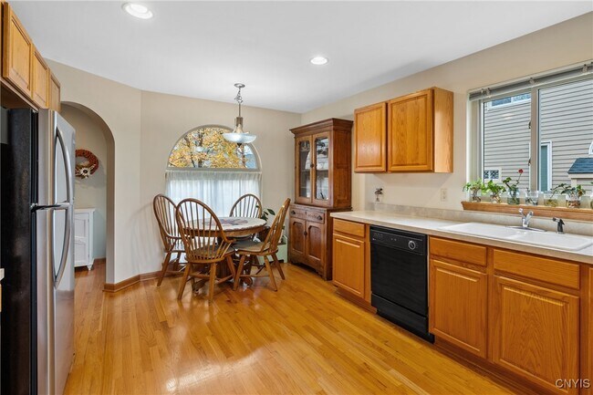 Foto del edificio - 8614 Wrenwood Cir