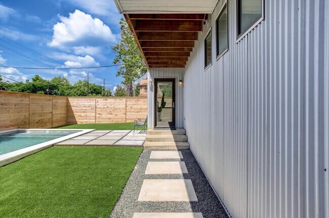 Foto del edificio - 705 Nicholson St