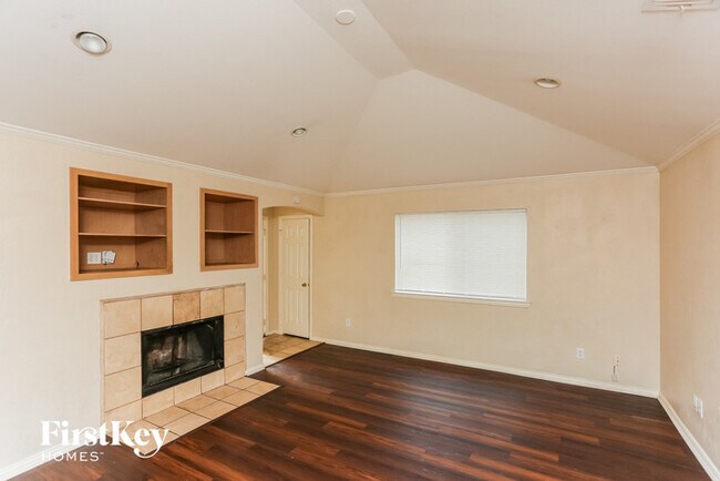 Foto del edificio - 5305 Jordan Ridge Dr