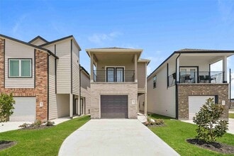 Building Photo - 15210 Estrella Rd W