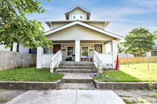 Building Photo - 414 N Temple Ave