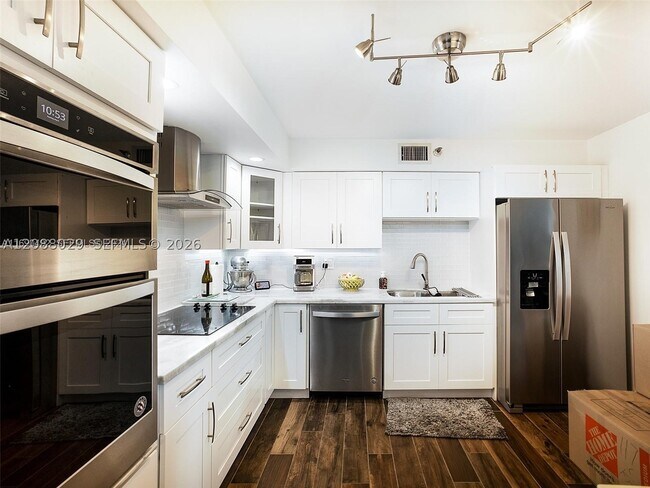 Building Photo - 3500 Mystic Pointe Dr