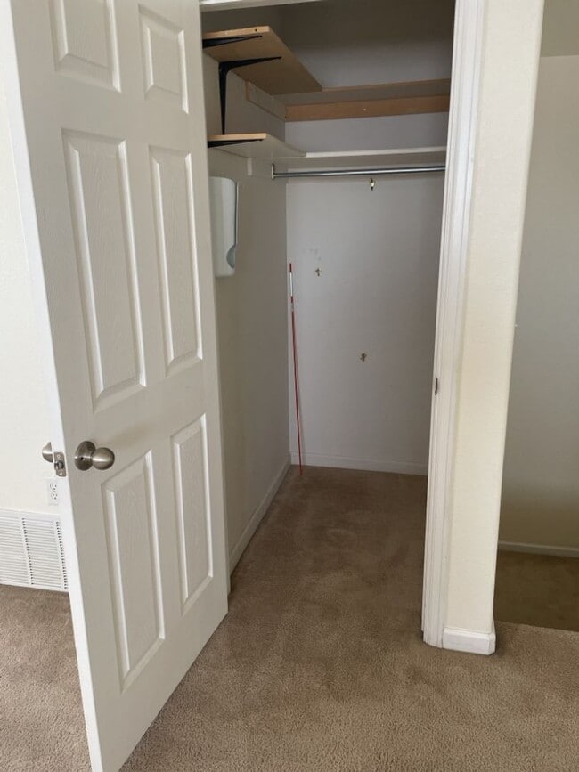 Building Photo - Bright & Spacious 2 Bed, 2 Bath Condo