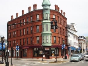 Building Photo - 3 Forest St