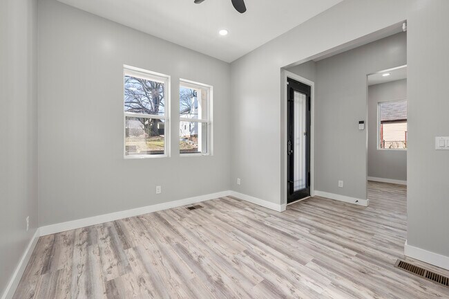 Foto del edificio - 726 Windsor St SW