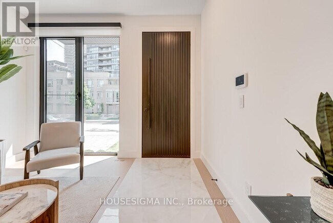 Photo du bâtiment - 188 Duplex Ave