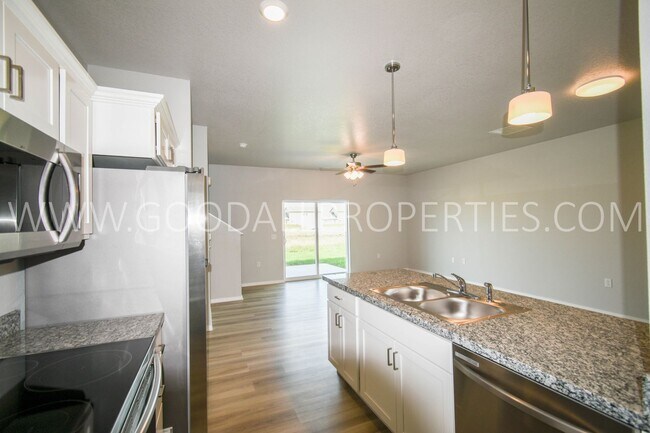 Foto del edificio - 3 Bedroom 2,5 Bath Townhouse in Waukee