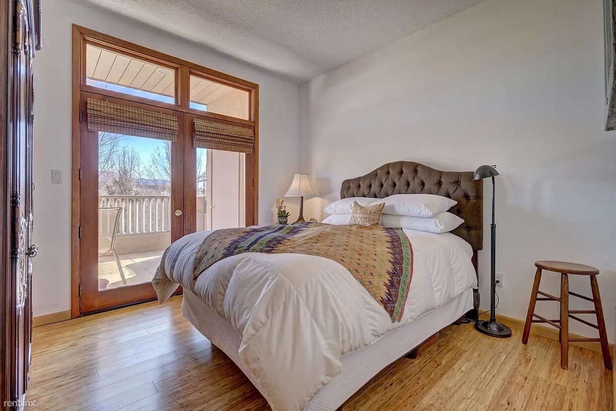 Building Photo - 711 Viento Dr