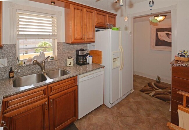 Foto del edificio - 7420 Bay Island Dr S