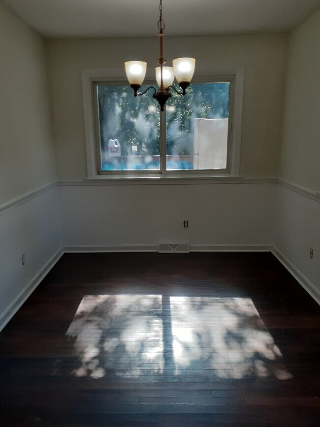 Foto del edificio - 1119 Moseley Dr