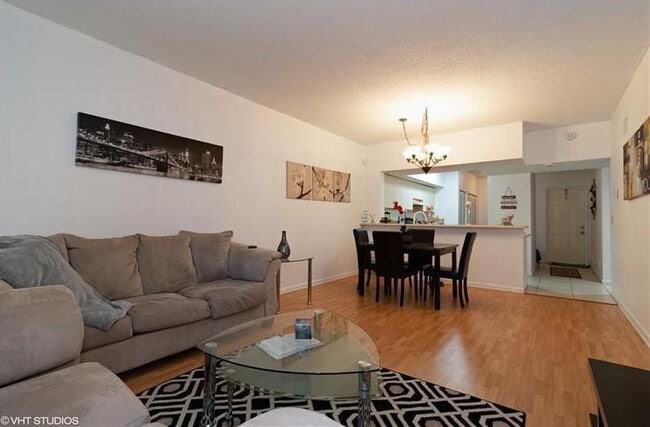 Foto del edificio - 8242 NW 24th St