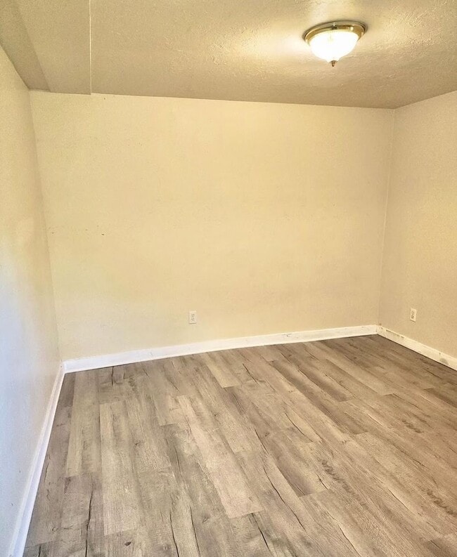 Building Photo - Charming 2-Bedroom Home Just South of Belm...