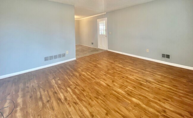 Foto del edificio - 2128 Oaktop Dr
