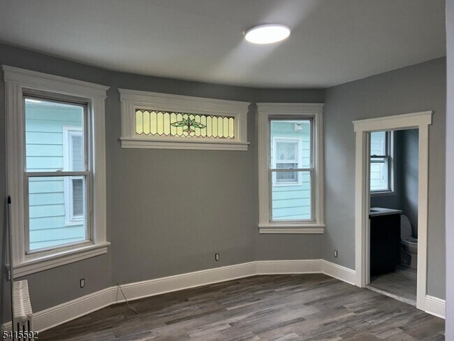 Building Photo - 125 Alton St