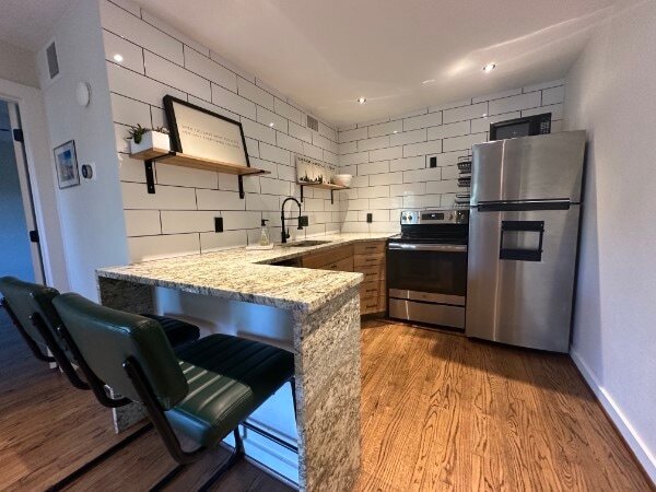 Building Photo - 18333 Roehampton Dr