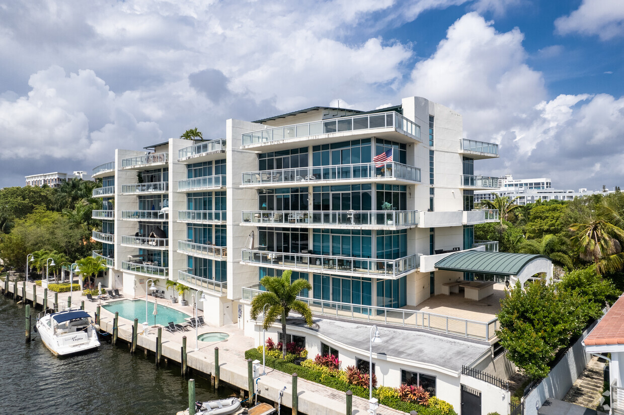 Primary Photo - Residences at Riverwalk