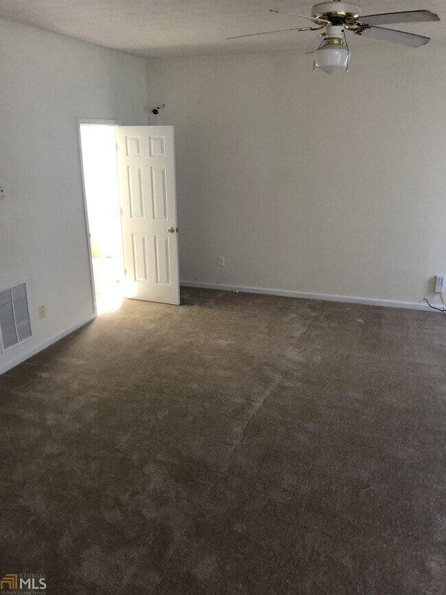 Building Photo - 315 Hazelhurst Dr