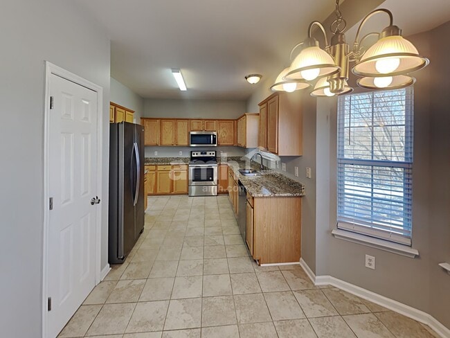 Building Photo - 102 Chambliss Ct