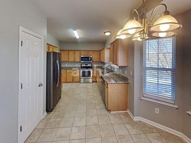 Foto del edificio - 102 Chambliss Ct