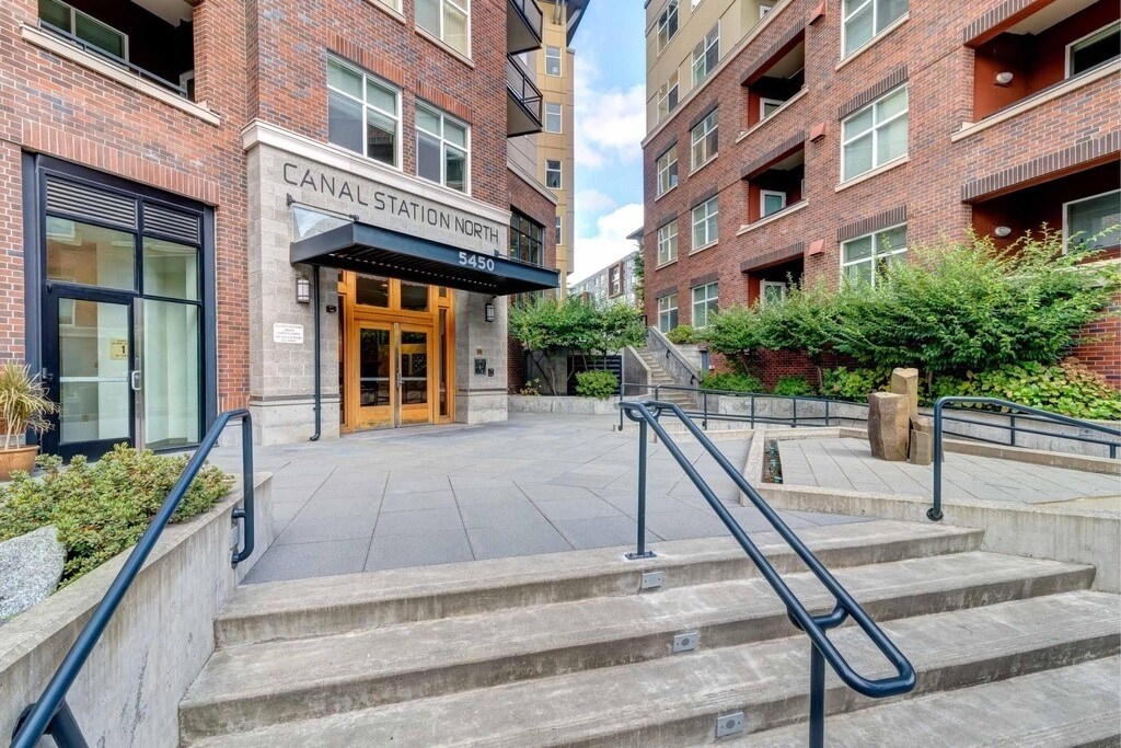 Primary Photo - Must See Ballard Condo!!!