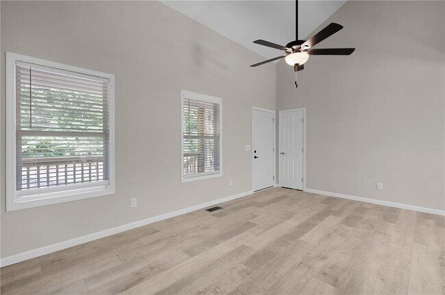 Foto del edificio - 135 Holly Creek Dr