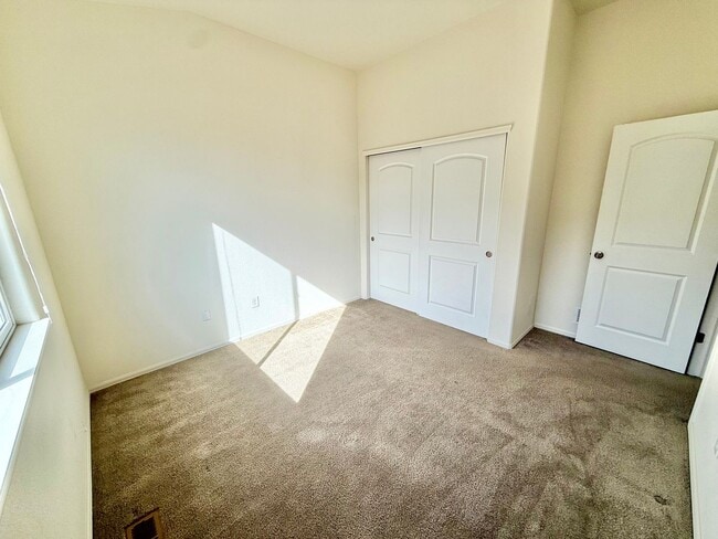 Building Photo - 6 Month lease special $100/mo off per month. Priced at $2195 after discount. Beautiful 3 Bed / 2 ...