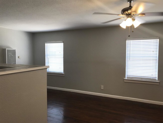 Building Photo - 4815 Live Oak St
