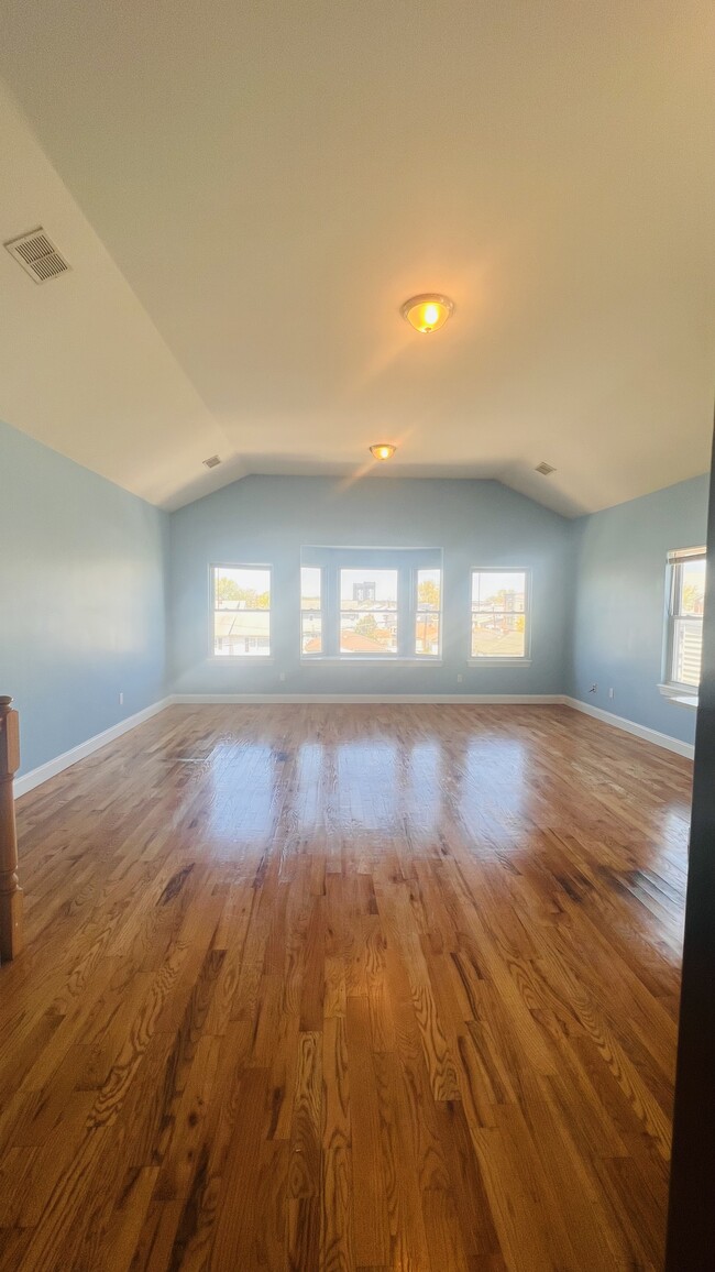 LIVING ROOM - 20 Everett St