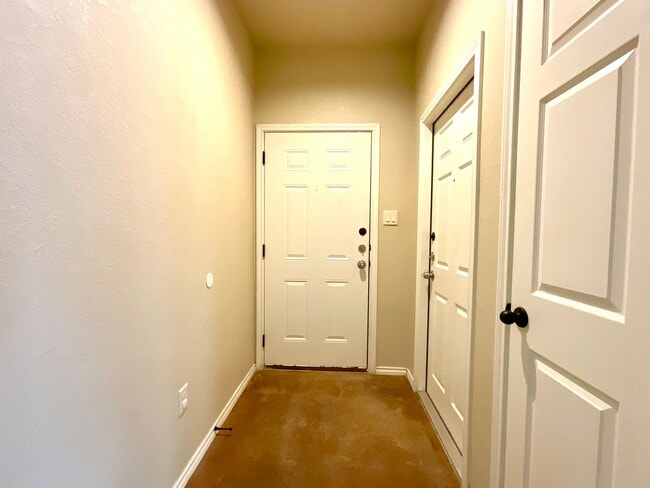 Foto del edificio - High Ceilings, Fenced Yard & 2-Car Garage – New Braunfels Living!
