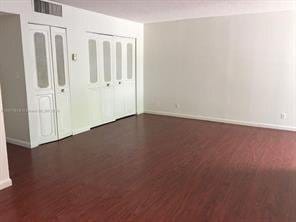 Foto del edificio - 16825 N Bay Rd
