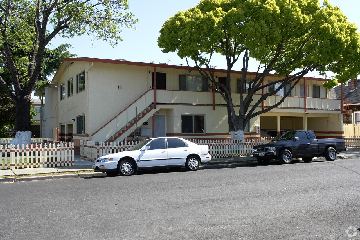 Building Photo - 505 Heller St