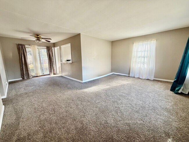 Building Photo - 1306 2nd Ave SW