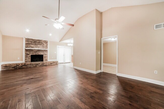 Foto del edificio - 732 Charter Oak Dr