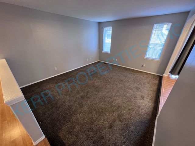 Foto del edificio - Charming 3-Bed, 2-Bath Home in Sandy, OR –...