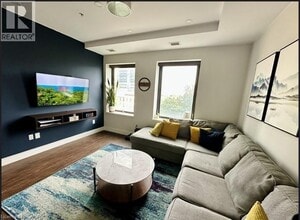 Building Photo - 112 King St E