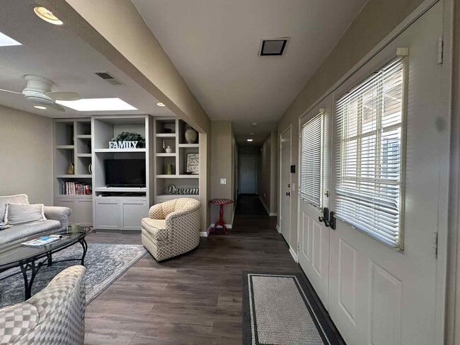 Building Photo - 4 Hermosillo Ln