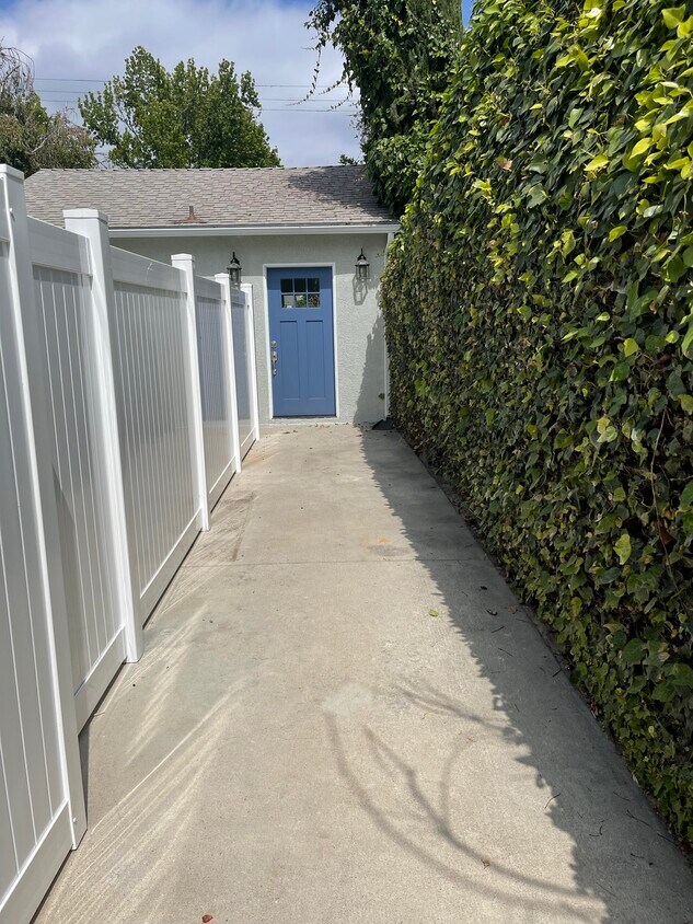 Foto principal - 5258 Beeman Ave