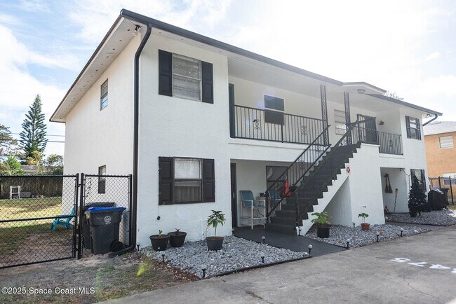 Foto del edificio - 4479 Barna Ave