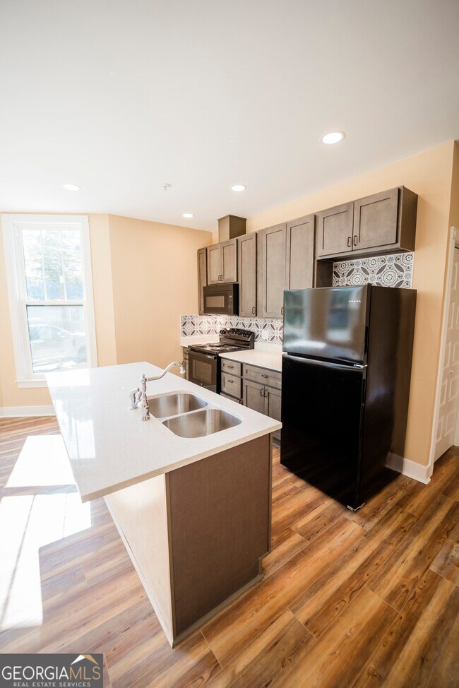 210 W 8th St Unit 2, Tifton, GA 31794 Room for Rent in Tifton, GA