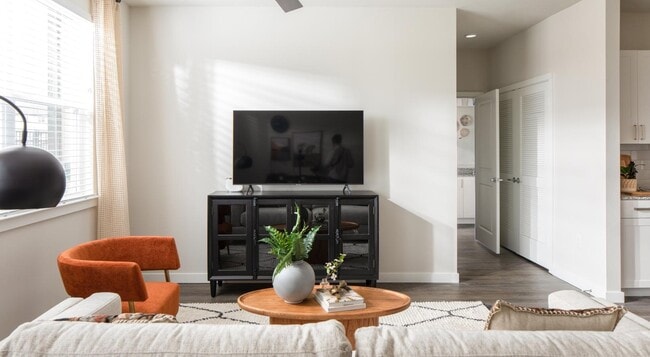 Foto del edificio - 12111 S Main St