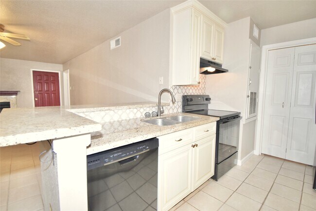 Building Photo - 10639 Braes Bend Dr