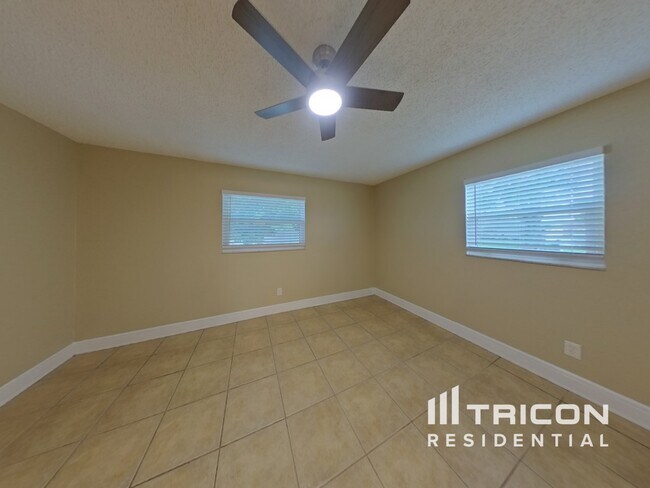 Foto del edificio - 6092 Burch St N