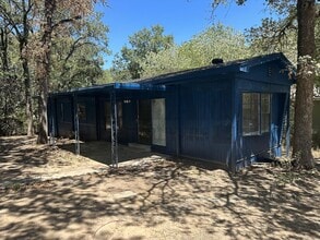 Building Photo - 636 Lakeshore Dr