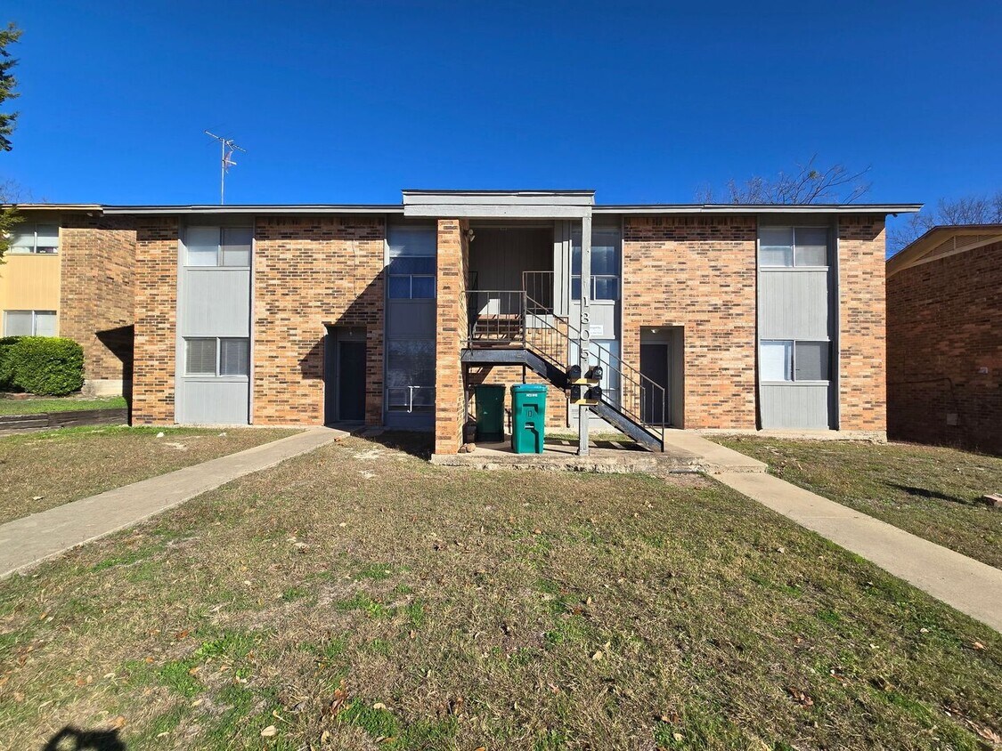Primary Photo - 1305 Indian Trail